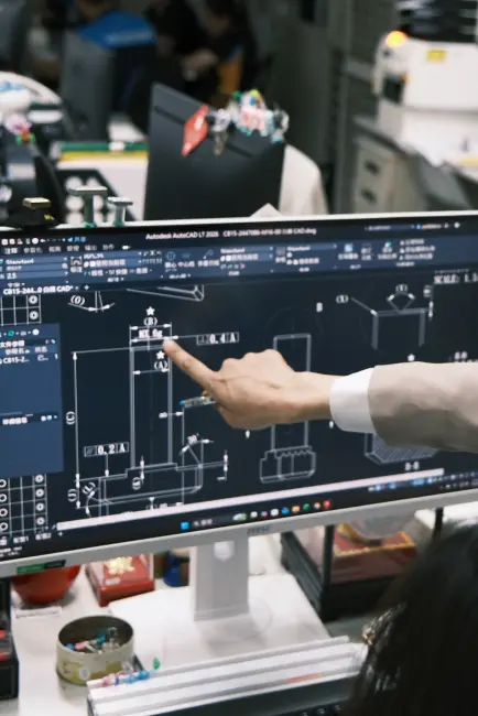 Technische CAD-Bewertung eines T-Bolzens nach Zeichnung